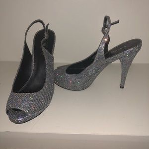 ✨New, sparkly, silver glitter, Nine West heels✨